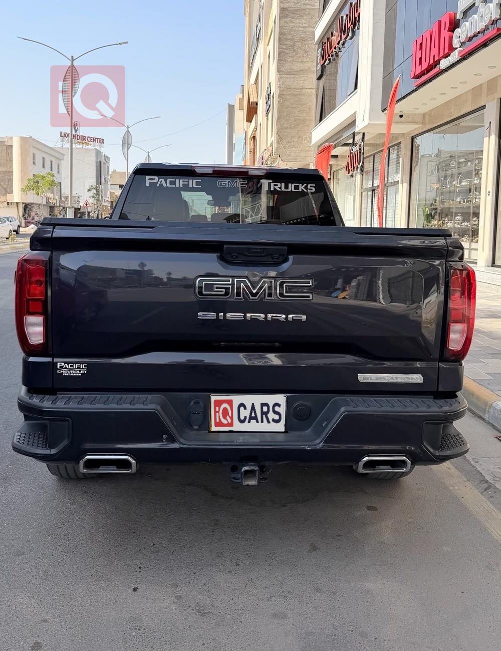 GMC Sierra
